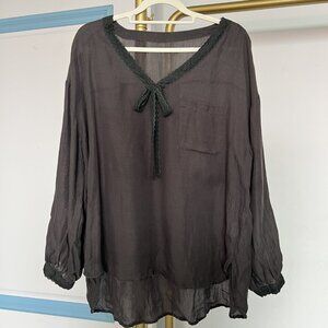 Grey V-neck long-sleeved shirt